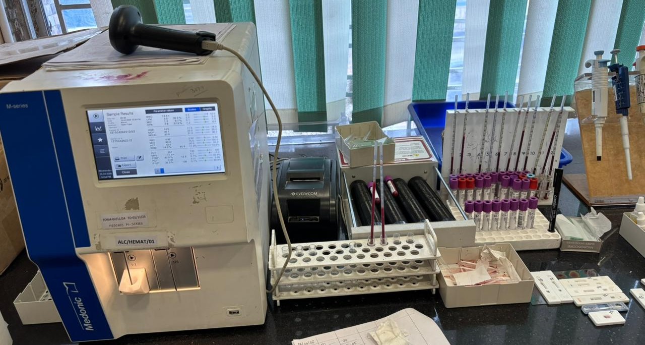 Medonic M-series hematology analyzer with sample tubes
